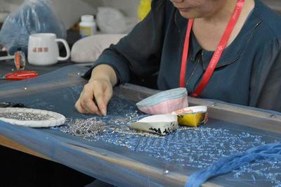 记录中国|在潮州,婚纱礼服产业在变革中等一个明媚的春天
